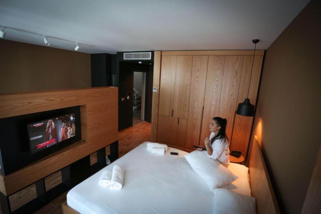 Room 1 - 1